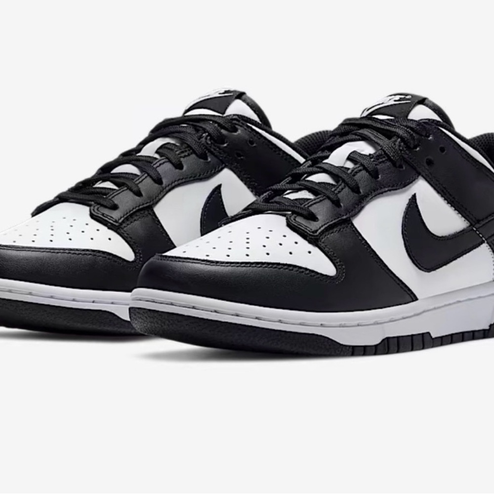 Nike Dunk low Panda 🐼 size 9